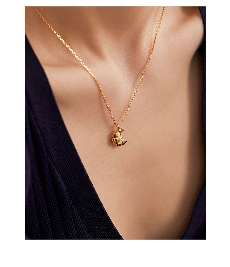 Croissant necklace collarbone chain for women