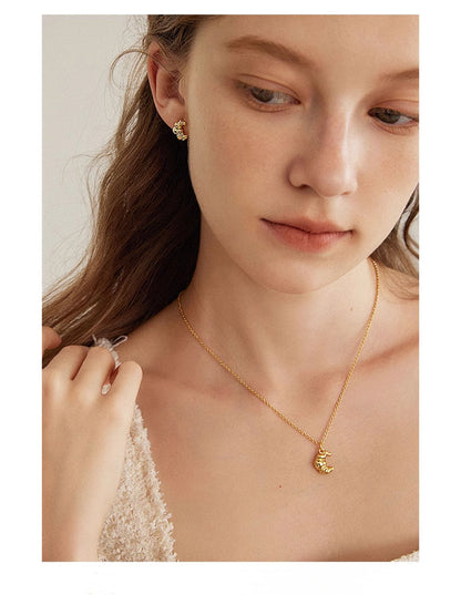 Croissant necklace collarbone chain for women